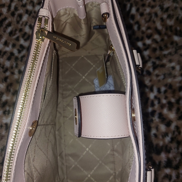 Michael Kors purse color: ballet pink - Picture 10 of 13